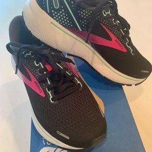 Brand new Brooks Ghost 14 Womens Athletic Shoe